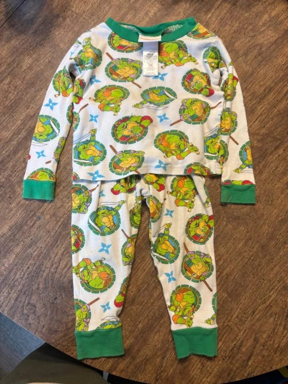 2016 Nickelodeon TMNT pajama set fits 18 months- *please read*